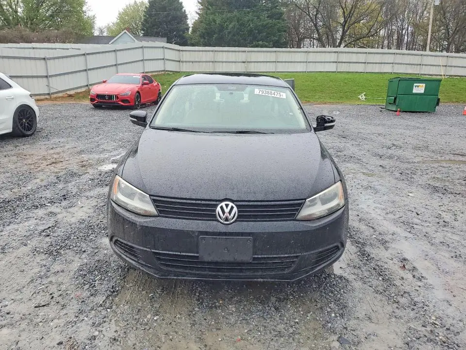 2013 VOLKSWAGEN JETTA SE  