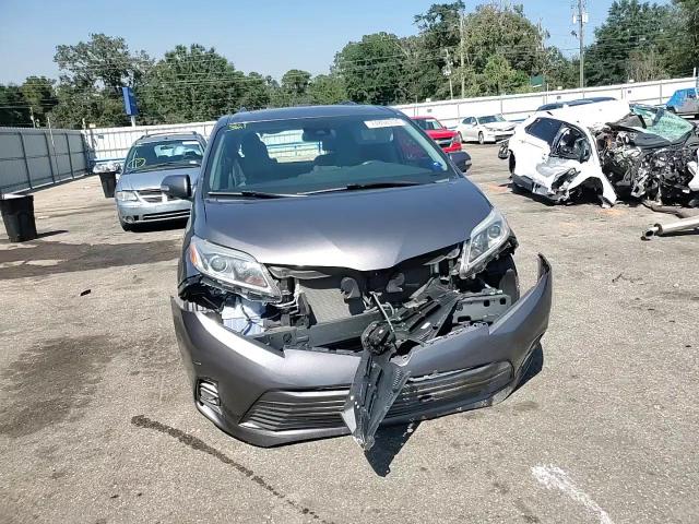 2020 TOYOTA SIENNA XLE