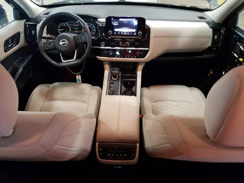 2024 NISSAN PATHFINDER SV  