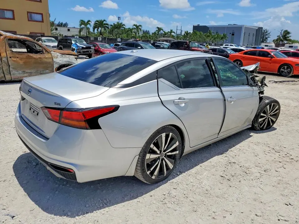 2019 NISSAN ALTIMA SR  