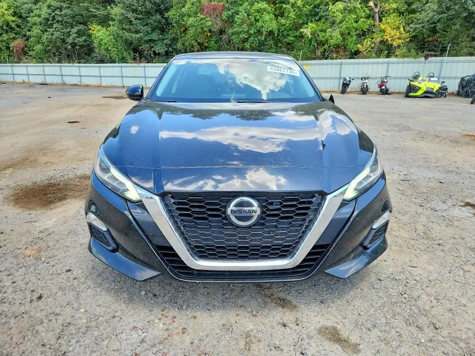 2022 NISSAN ALTIMA SV  