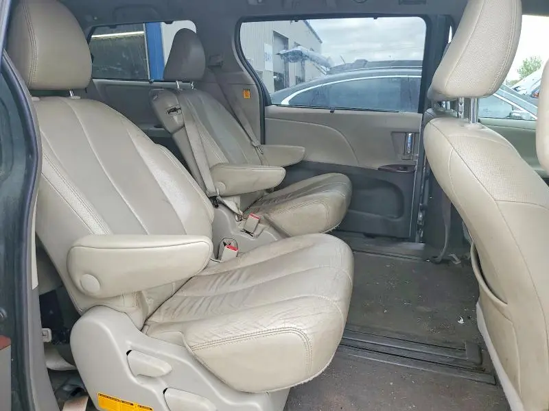 2013 TOYOTA SIENNA XLE 8-PASSENGER  