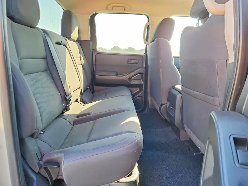 2022 NISSAN FRONTIER S  
