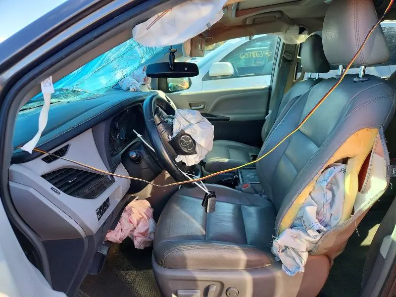 2015 TOYOTA SIENNA XLE 8-PASSENGER  