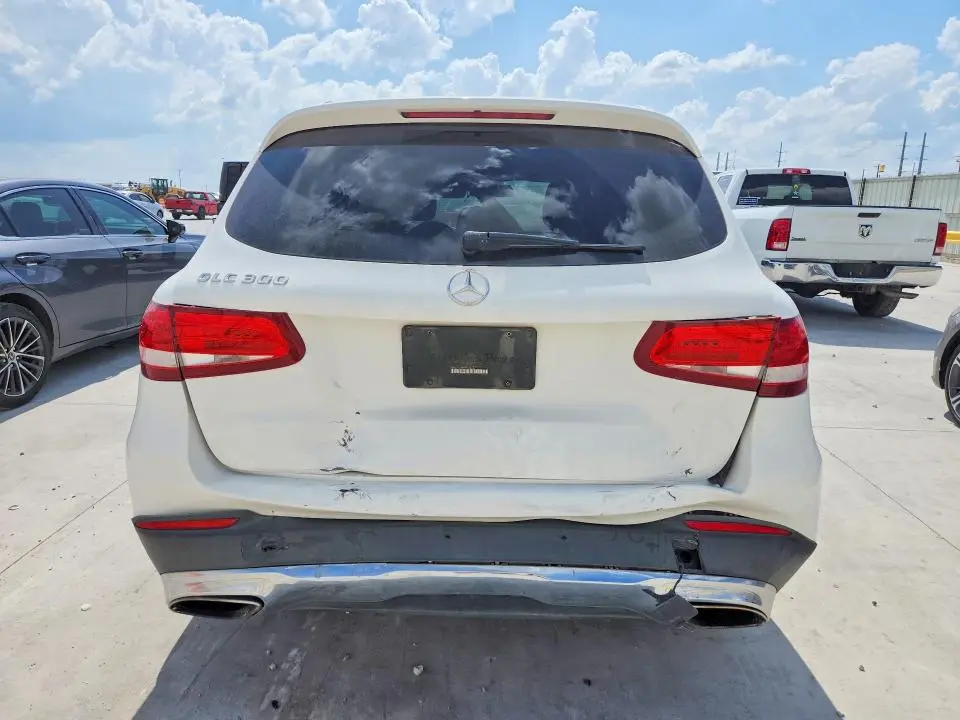2016 MERCEDES-BENZ GLC 300  