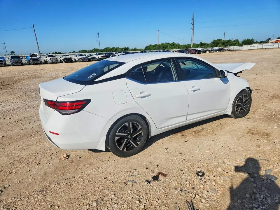 2025 NISSAN SENTRA SV  