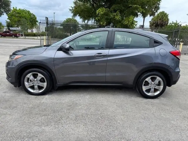 2022 HONDA HR-V LX  