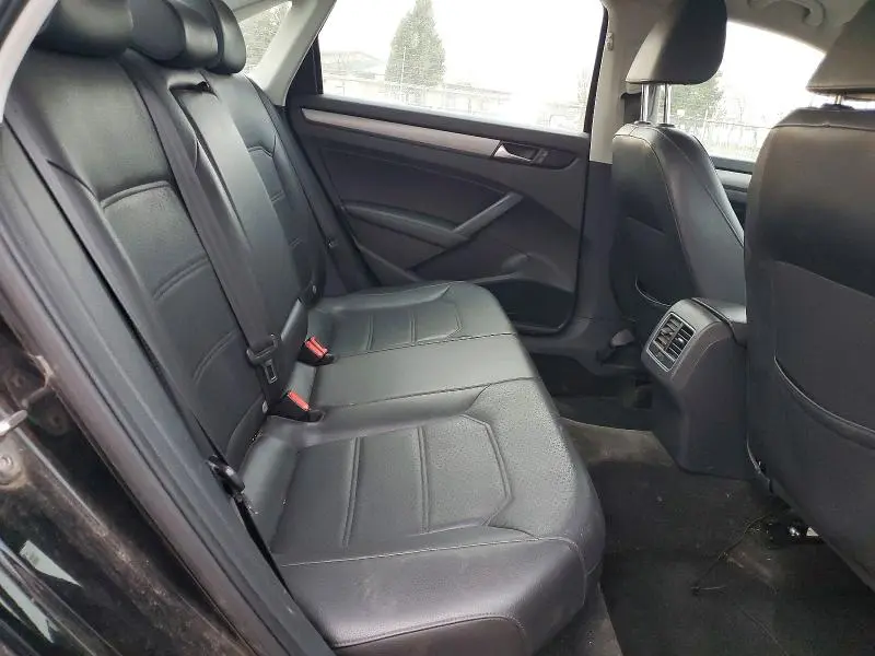 2015 VOLKSWAGEN PASSAT SE  