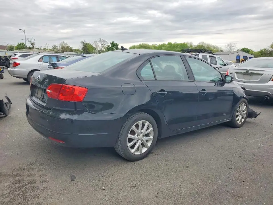 2011 VOLKSWAGEN JETTA SE  