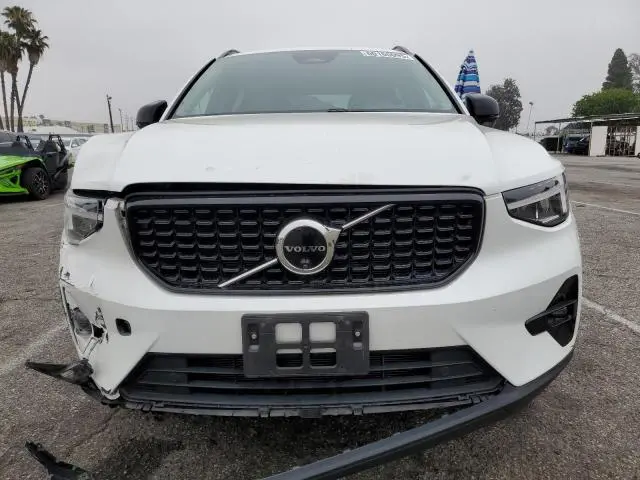 2024 VOLVO XC40 PLUS  