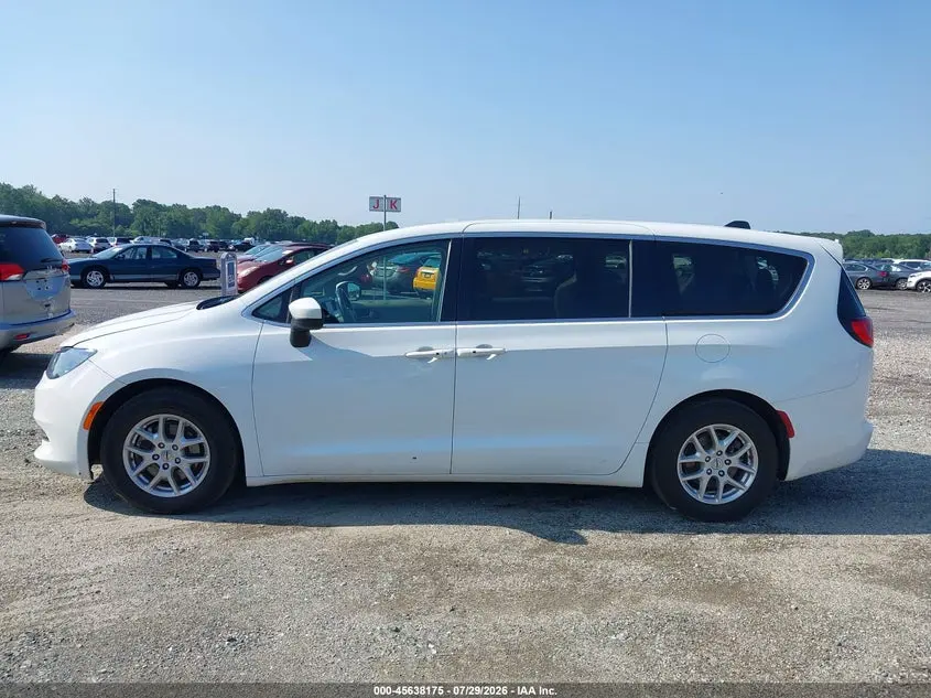 2022 CHRYSLER VOYAGER LX