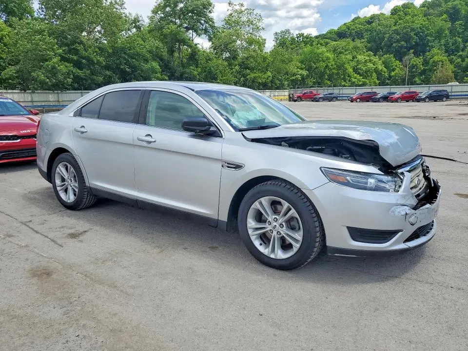2015 FORD TAURUS SE  