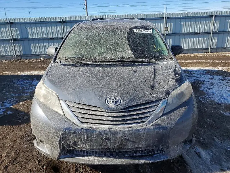 2015 TOYOTA SIENNA XLE  