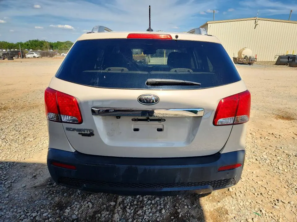 2011 KIA SORENTO LX  