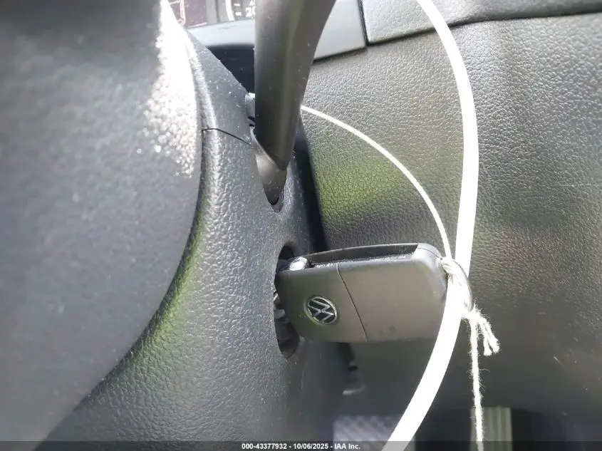 2015 VOLKSWAGEN TIGUAN S