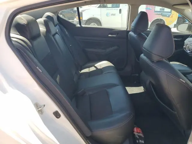 2019 NISSAN ALTIMA SR  