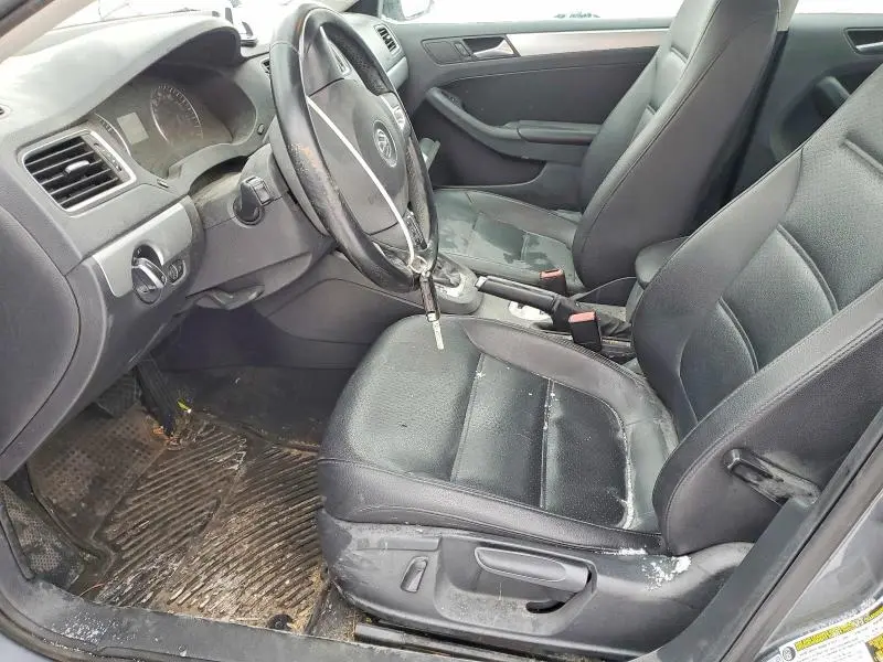 2013 VOLKSWAGEN JETTA SE  