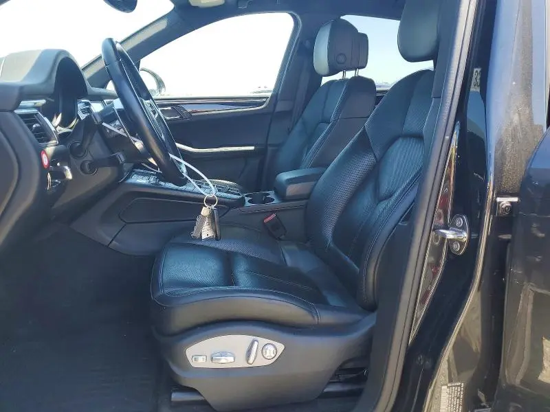 2017 PORSCHE MACAN   
