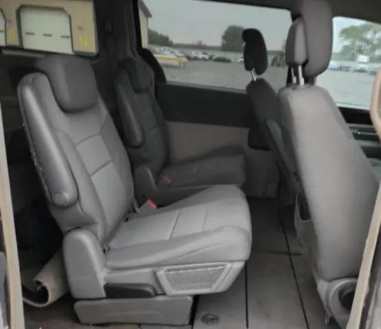 2010 CHRYSLER TOWN & COUNTRY TOURING  