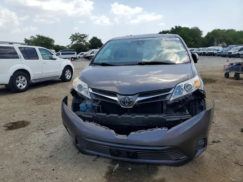 2018 TOYOTA SIENNA XLE 7-PASSENGER  