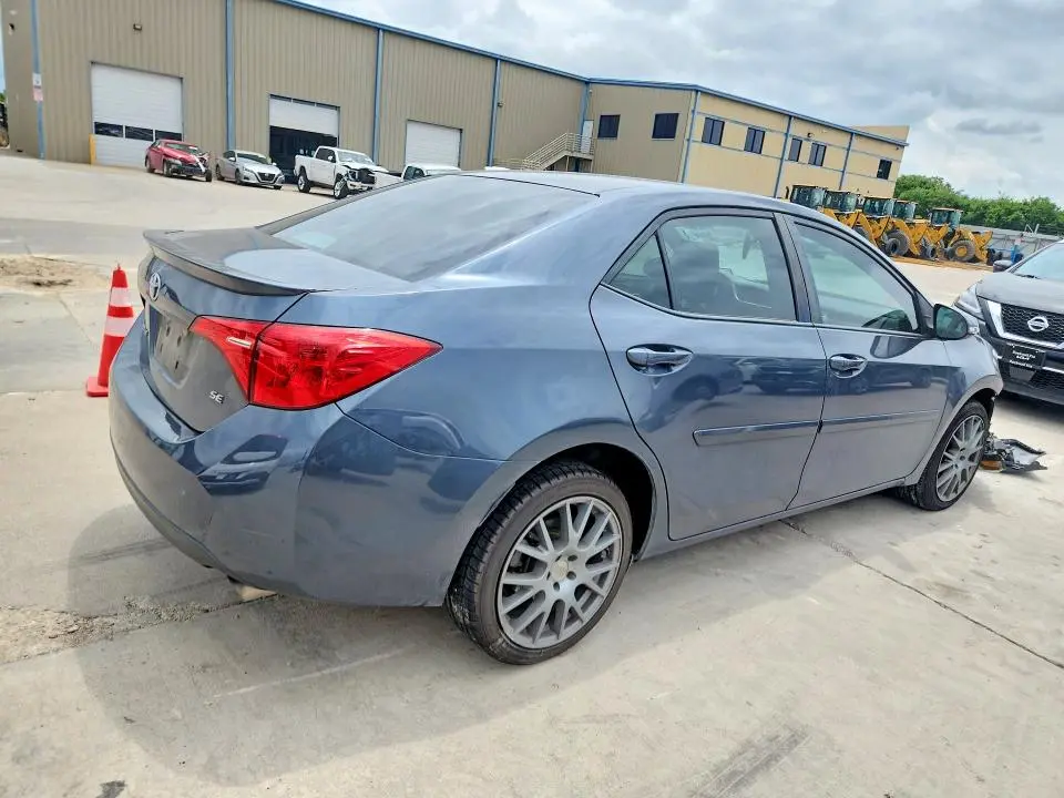 2017 TOYOTA COROLLA SE  