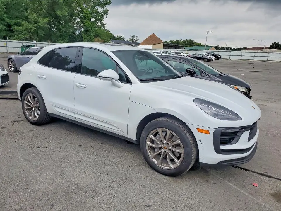 2023 PORSCHE MACAN BASE  