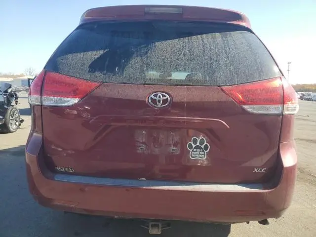 2011 TOYOTA SIENNA XLE  
