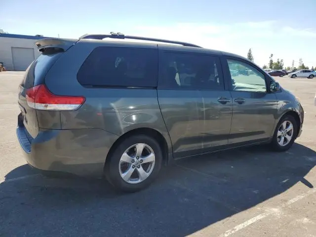 2012 TOYOTA SIENNA LE  