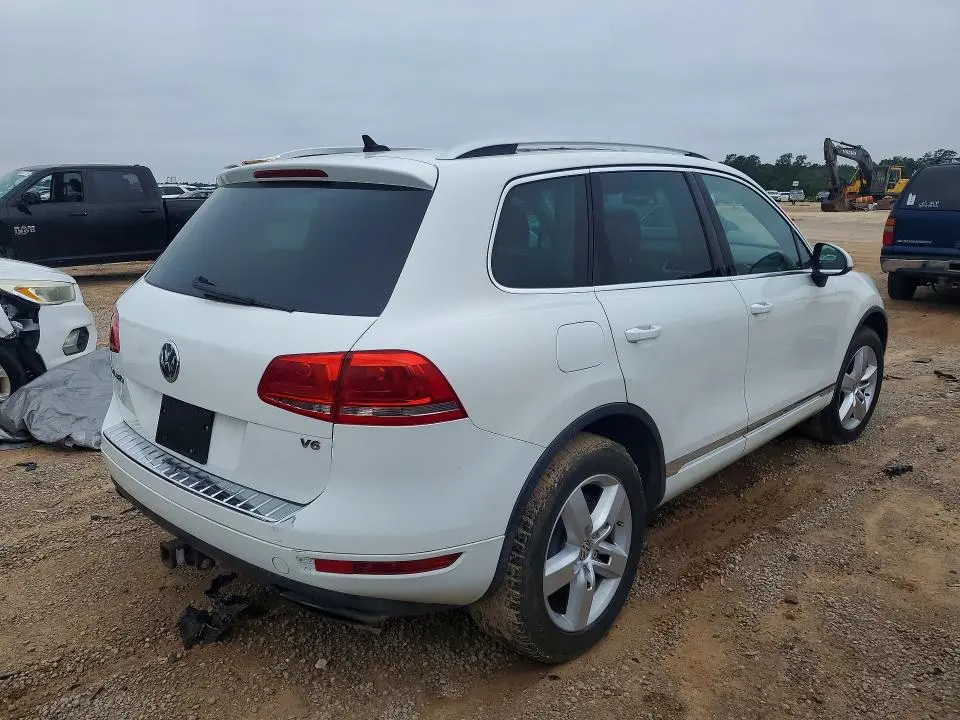 2012 VOLKSWAGEN TOUAREG V6  