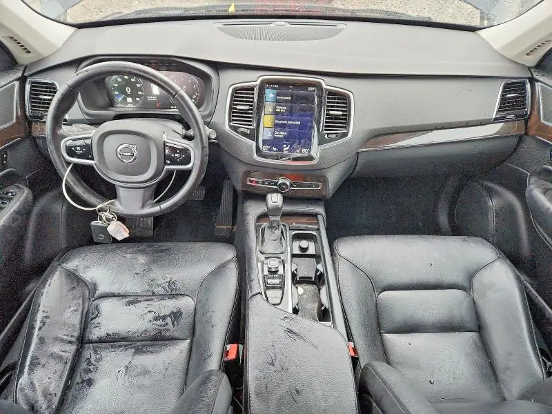 2017 VOLVO XC90 T6  