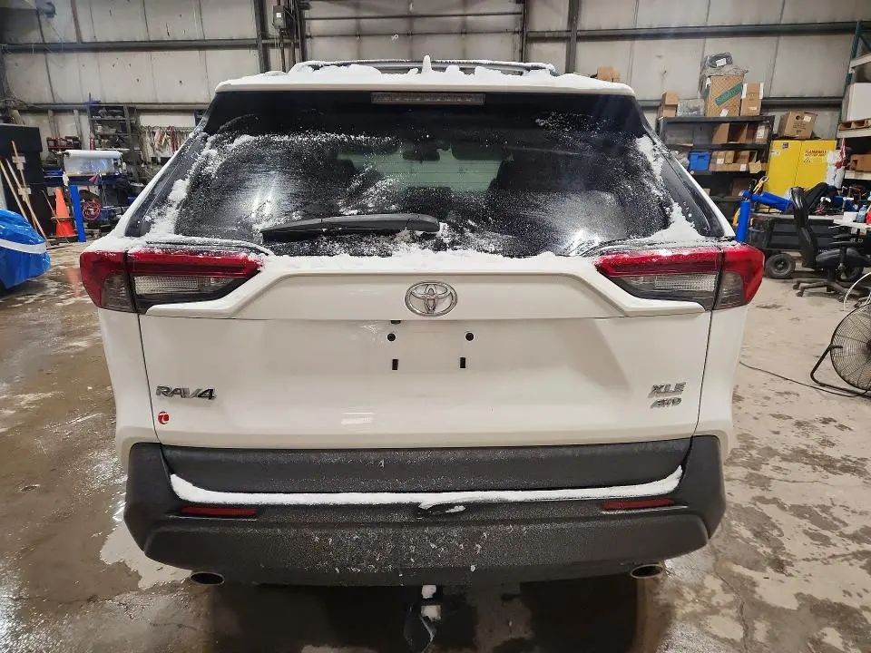 2019 TOYOTA RAV4 XLE  