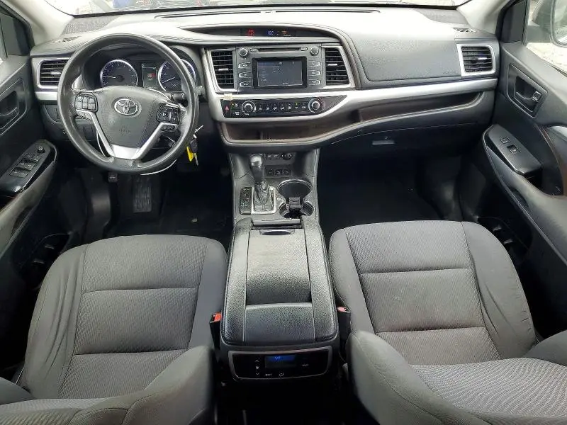 2019 TOYOTA HIGHLANDER LE  
