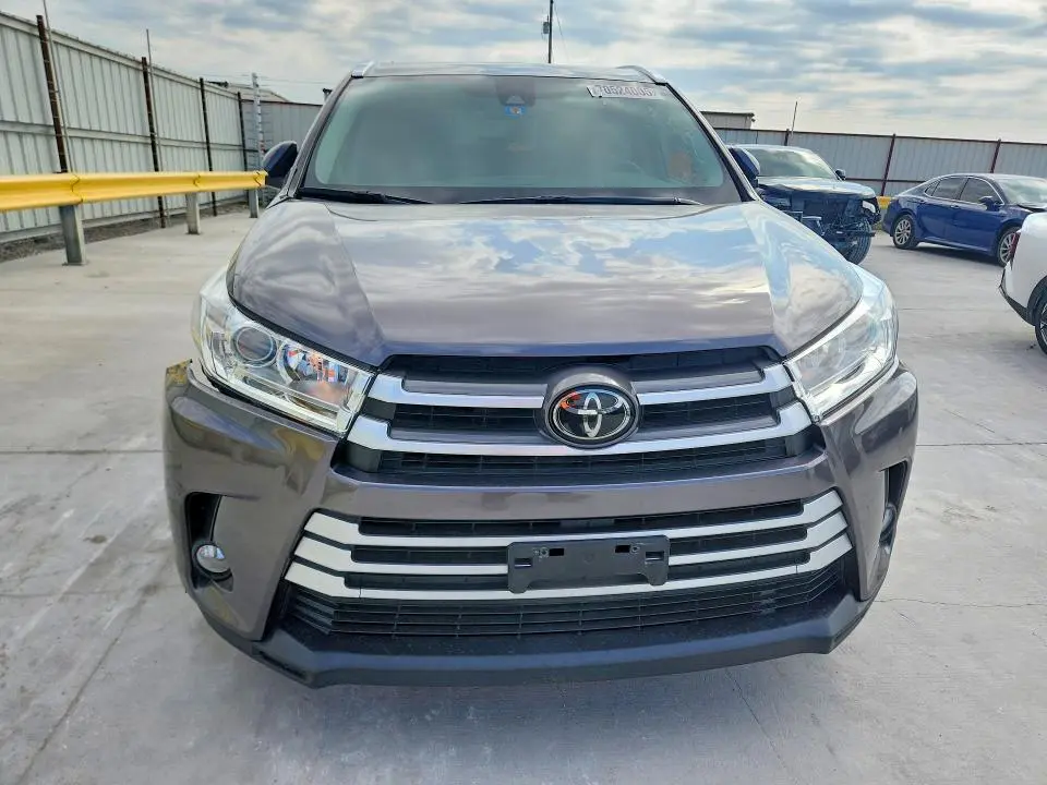 2018 TOYOTA HIGHLANDER XLE  