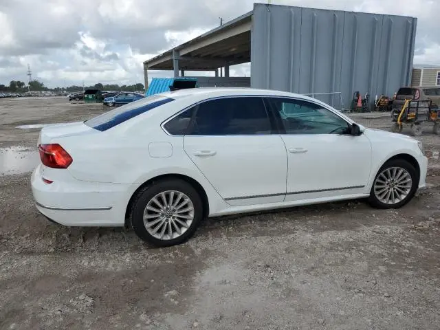 2016 VOLKSWAGEN PASSAT SE  