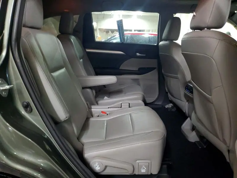 2015 TOYOTA HIGHLANDER XLE  