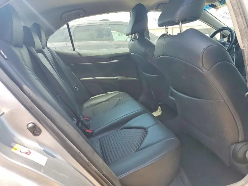 2018 TOYOTA CAMRY SE  