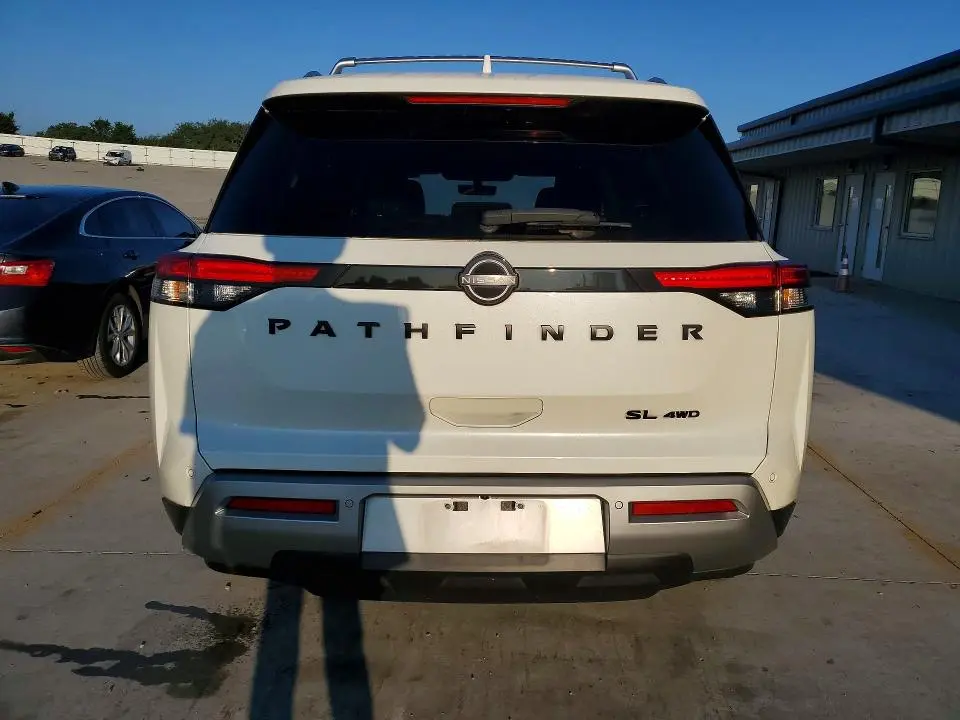 2023 NISSAN PATHFINDER SL  