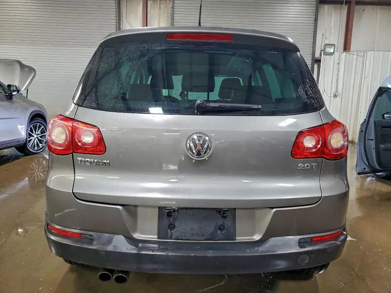 2011 VOLKSWAGEN TIGUAN S  