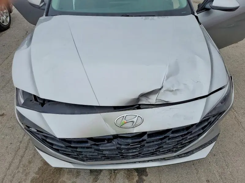 2022 HYUNDAI ELANTRA SE  