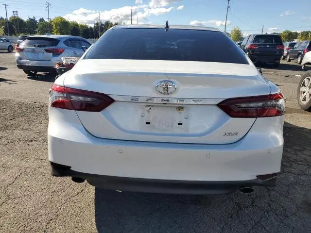 2021 TOYOTA CAMRY XLE  