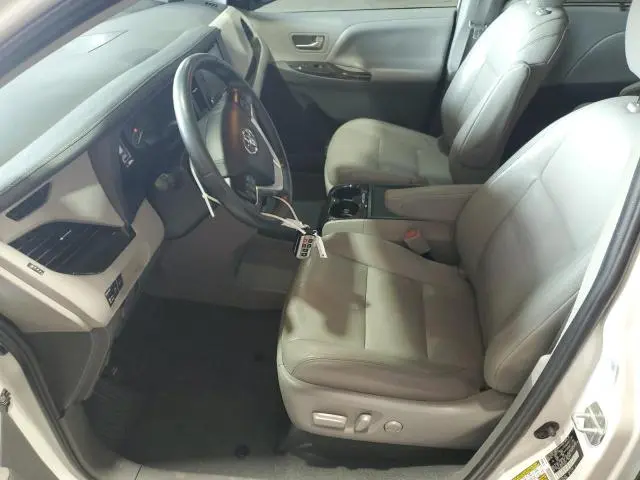 2020 TOYOTA SIENNA XLE  