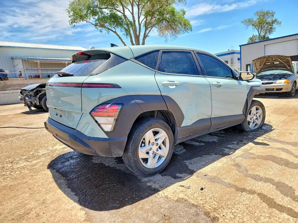 2024 HYUNDAI KONA SE  