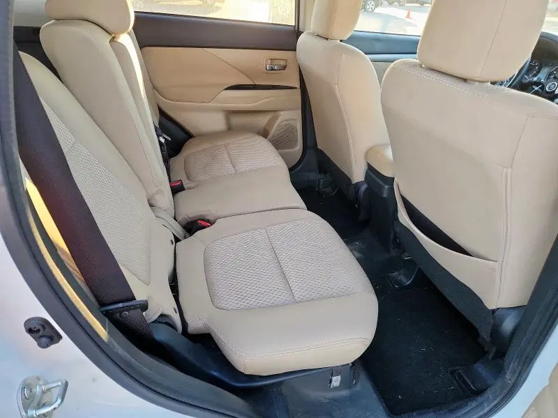 2017 MITSUBISHI OUTLANDER SE