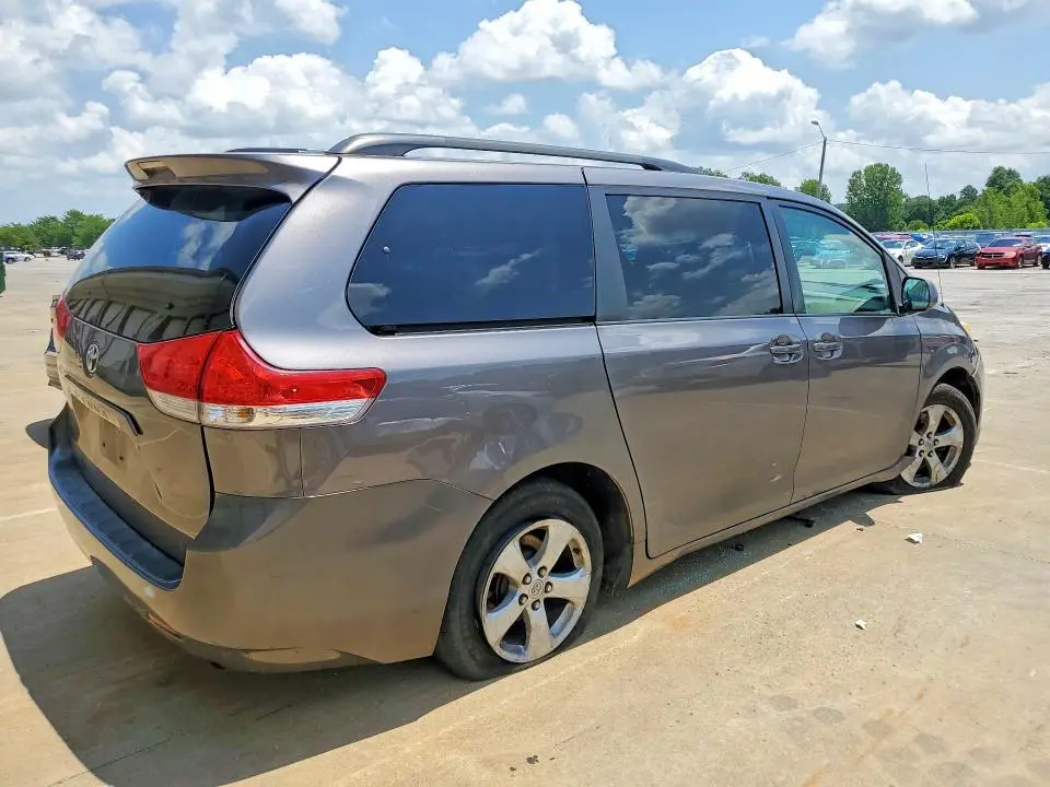 2011 TOYOTA SIENNA LE  