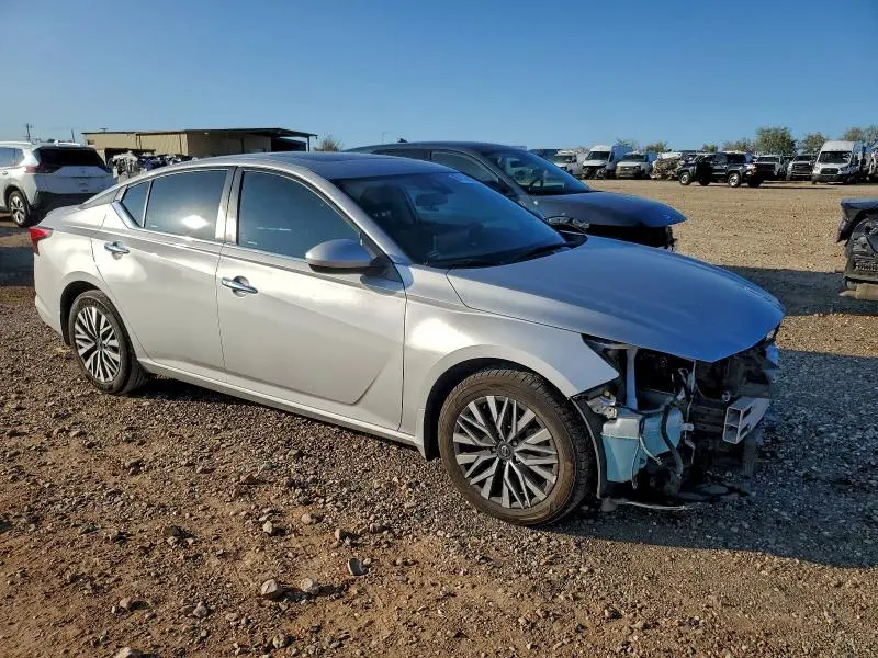 2023 NISSAN ALTIMA SV  