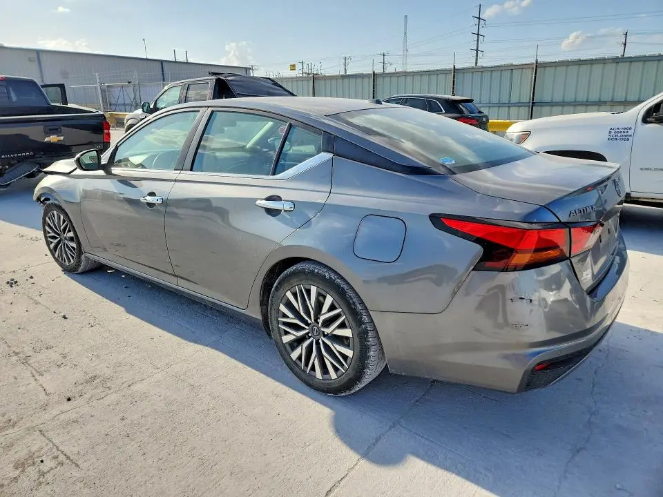 2023 NISSAN ALTIMA SV  