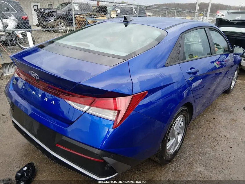 2025 HYUNDAI ELANTRA SE