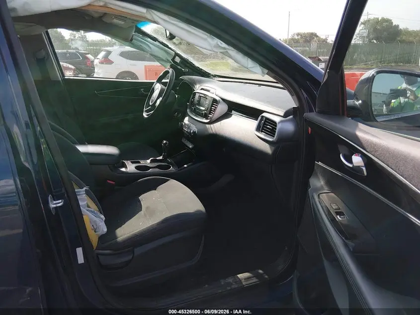 2016 KIA SORENTO 2.4L LX