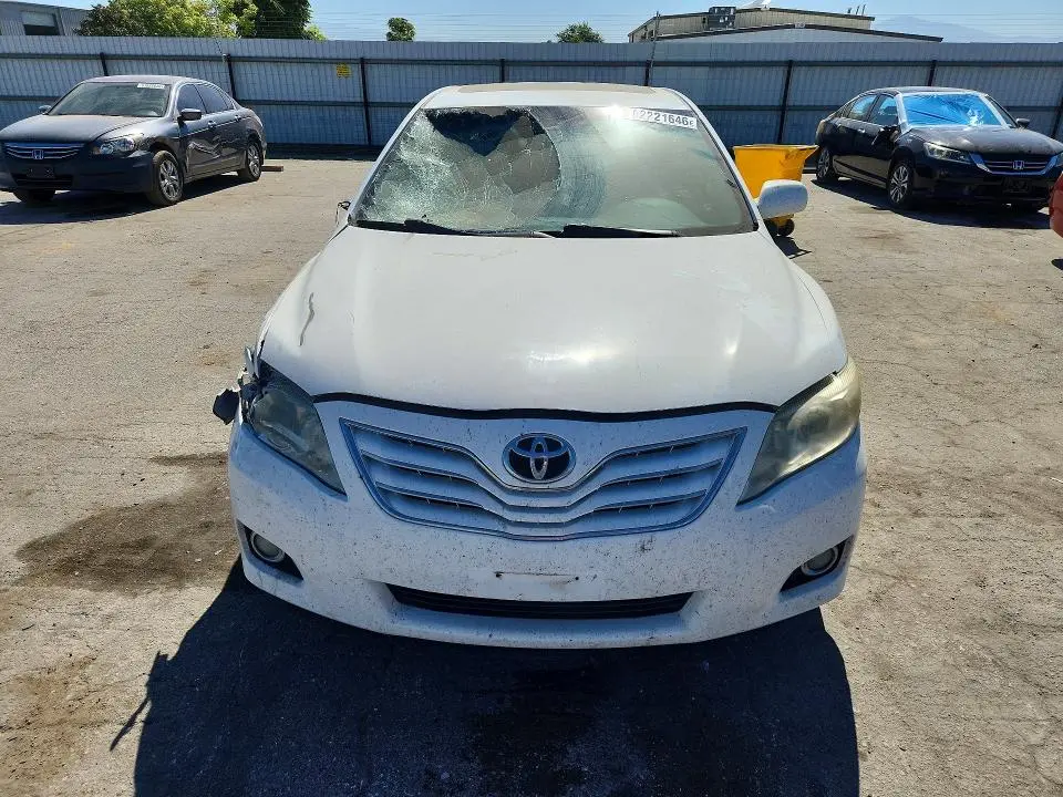 2011 TOYOTA CAMRY LE V6  