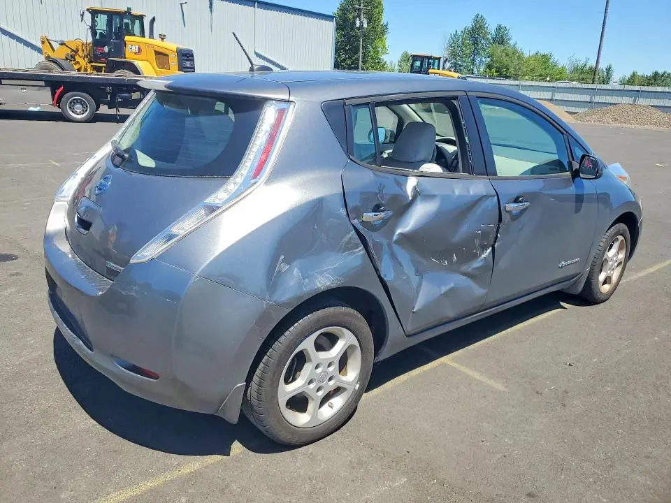 2015 NISSAN LEAF SV  
